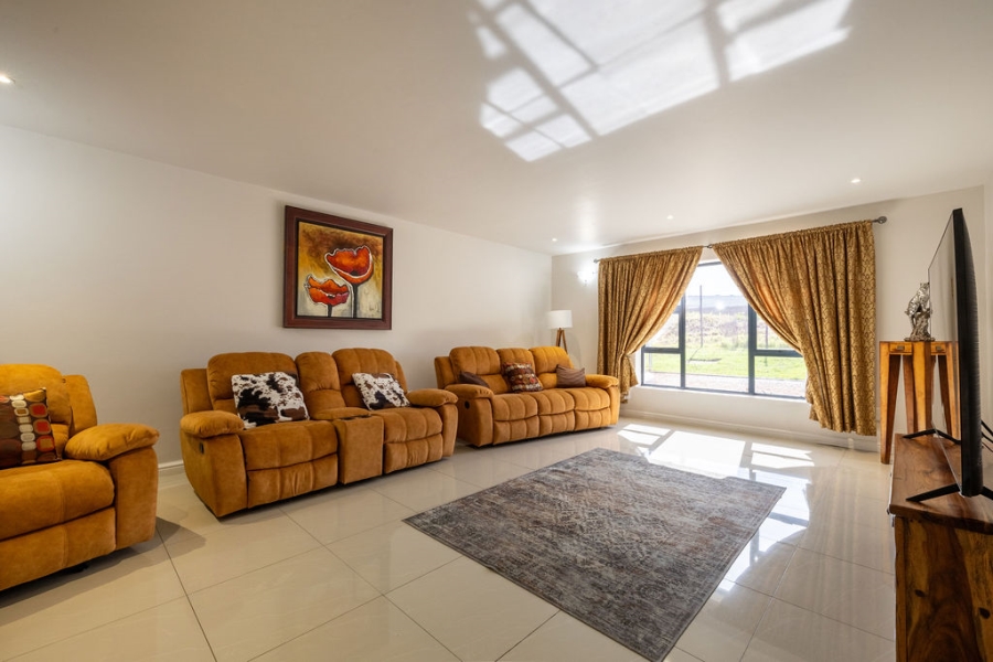 6 Bedroom Property for Sale in Stellenbosch Farms Western Cape